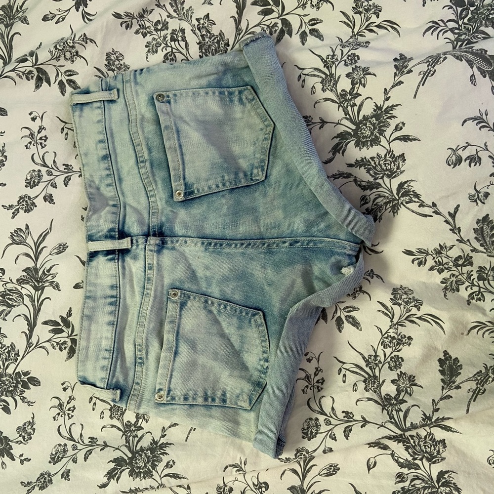 F21 Acid Wash Shorts - Picture 5 of 5
